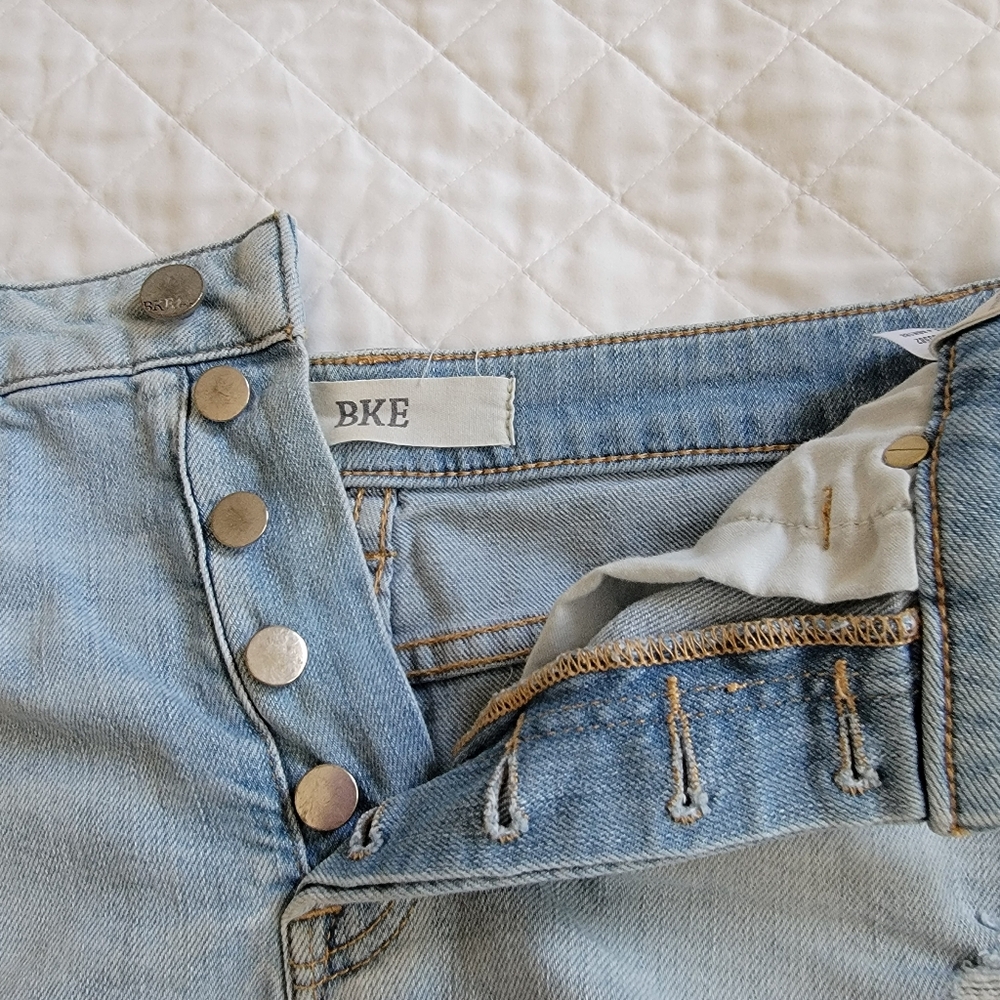 BKE denim distressed Stella high rise shorts.  Sz 26 - Picture 5 of 6